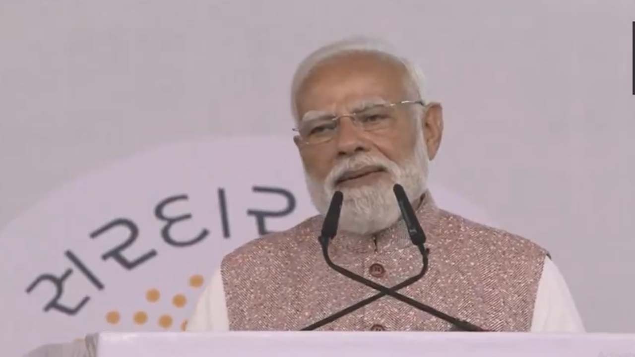 pm modi urges citizens to live frugally amid global oil crisis in vadodara