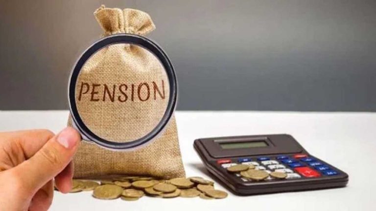 Pension Hike: పెన్షనర్లకు కేంద్రం శుభవార్త.. రూ. 7,500లకు పెరగనున్న కనీస పెన్షన్..?