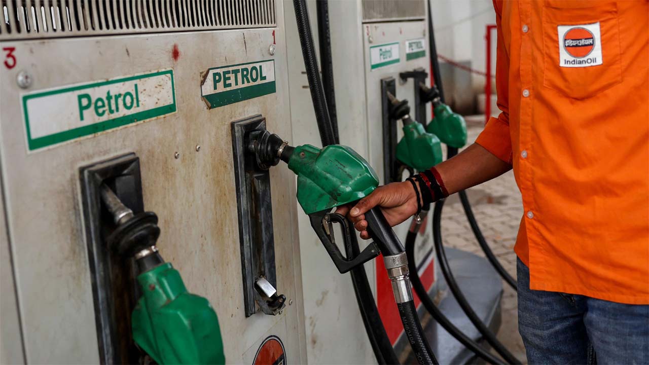 Petrol-Diesel Price: పెట్రోల్, డీజిల్ ధరల పెంపుపై పుకార్లు.. ఎంత పెరగవచ్చంటే..!