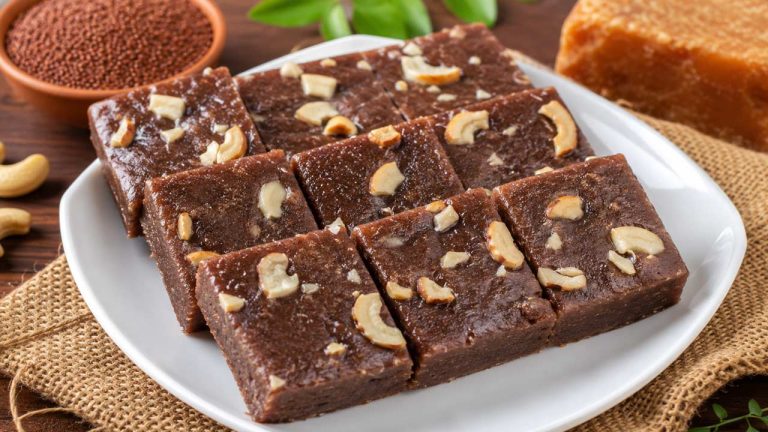 Ragi Burfi Recipe: ఎముకలకు బలం.. రక్తహీనతకు చెక్.. వంటరాని వాళ్లు కూడా ఈజీగా చేసుకునే హెల్తీ స్వీట్!