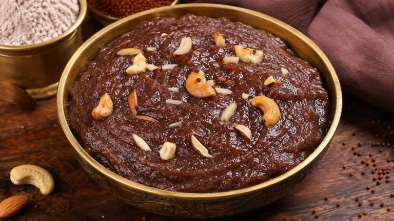Ragi Halwa: రాగి పిండితో నోరూరించే స్వీట్ హల్వా.. వంట రాని వారు కూడా ఈజీగా చేసేయొచ్చు!