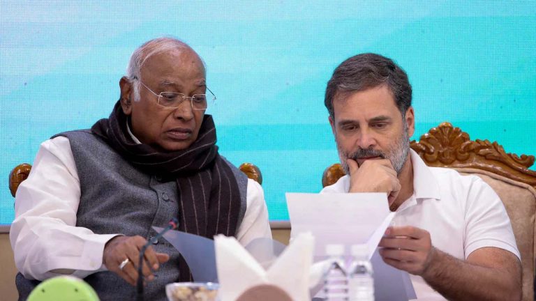 Keralam: కేరళం సీఎం ఎంపికపై తర్జనభర్జన.. నిర్ణయం రేపటికి వాయిదా