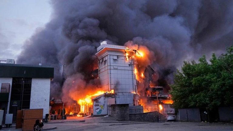 Kyiv Air Strike: దద్దరిల్లిన ఉక్రెయిన్ రాజధాని.. యుద్ధ రంగంలోకి ‘ఒరేశ్నిక్’ హైపర్‌సోనిక్ మిస్సైల్!