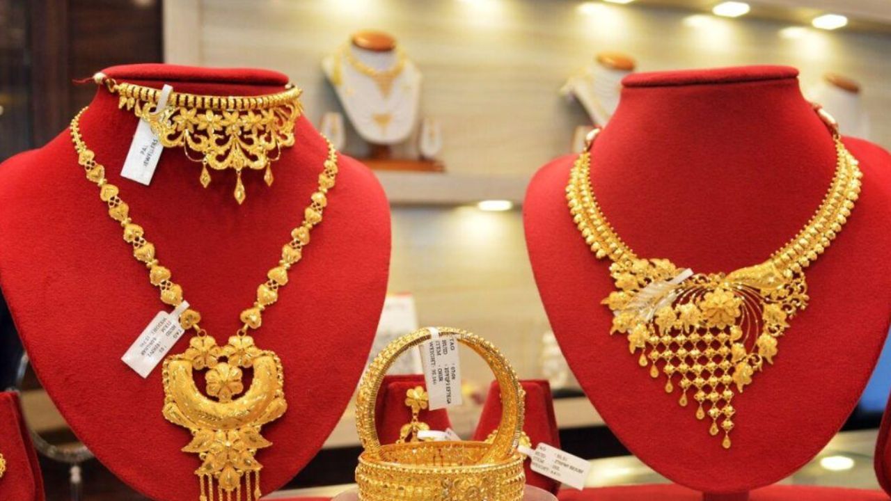 gold rate today gold prices down in hyderabad check latest 22k and 24k rates
