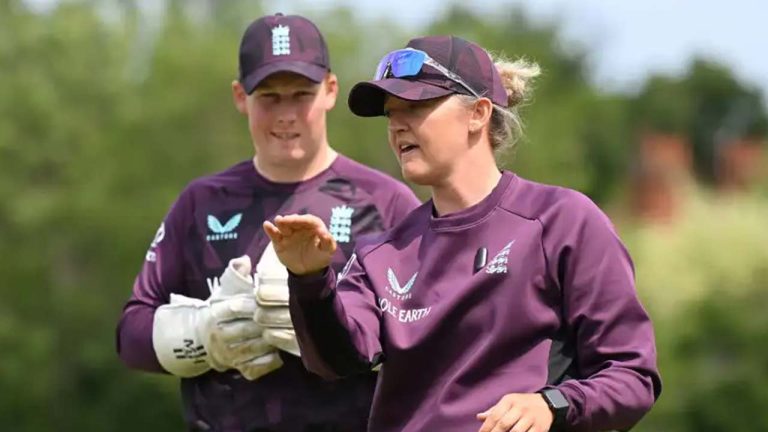 Sarah Taylor: చారిత్రక నిర్ణయం.. పురుషుల జట్టుకు తొలి మహిళా కోచ్‌ గా సారా టేలర్..