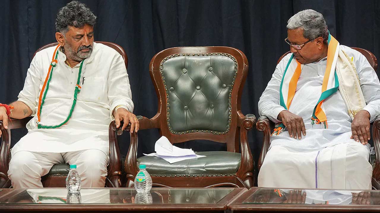 karnataka congress political crisis siddaramaiah dk shivakumar delhi meet