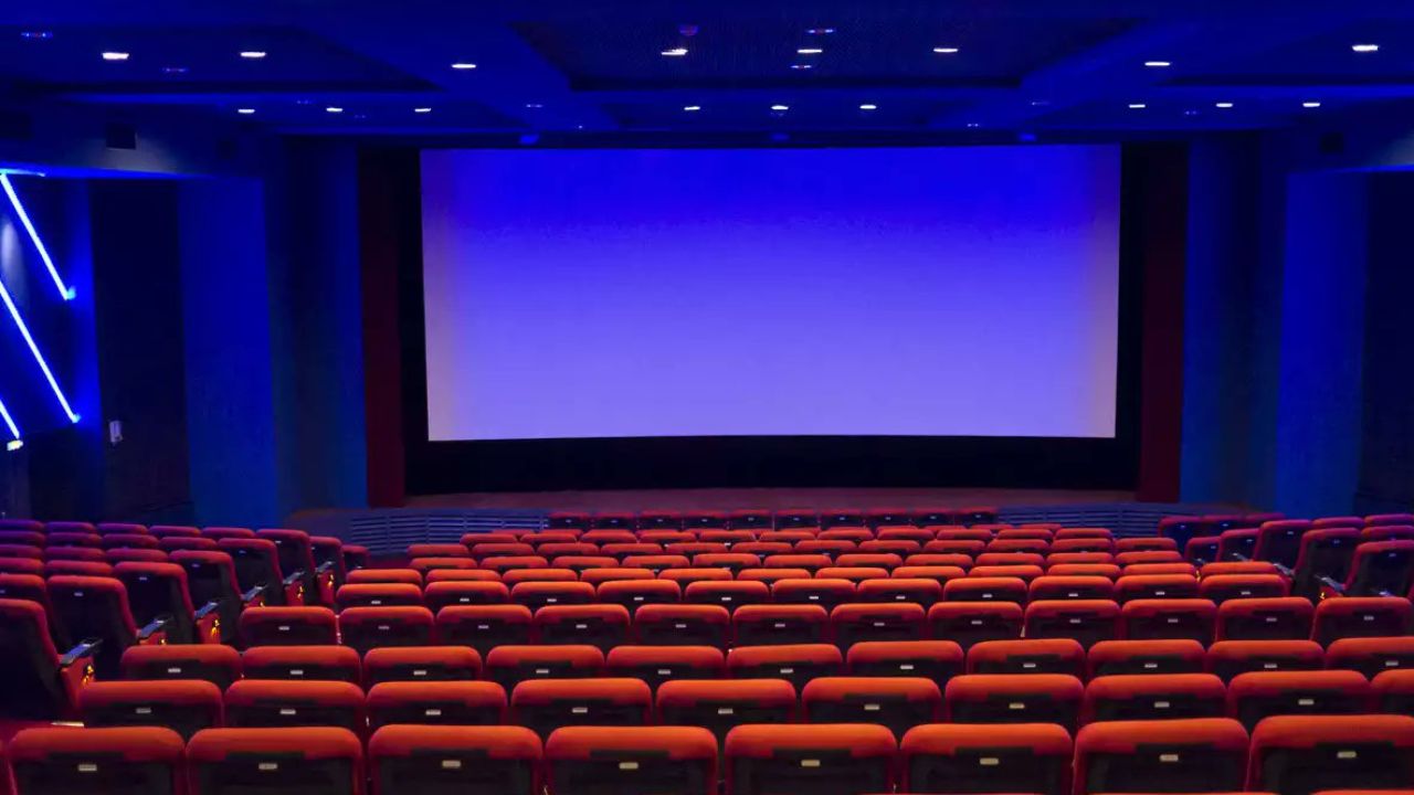 Theaters: తెలుగు రాష్ట్రాల్లో మూతపడుతున్న థియేటర్లు..