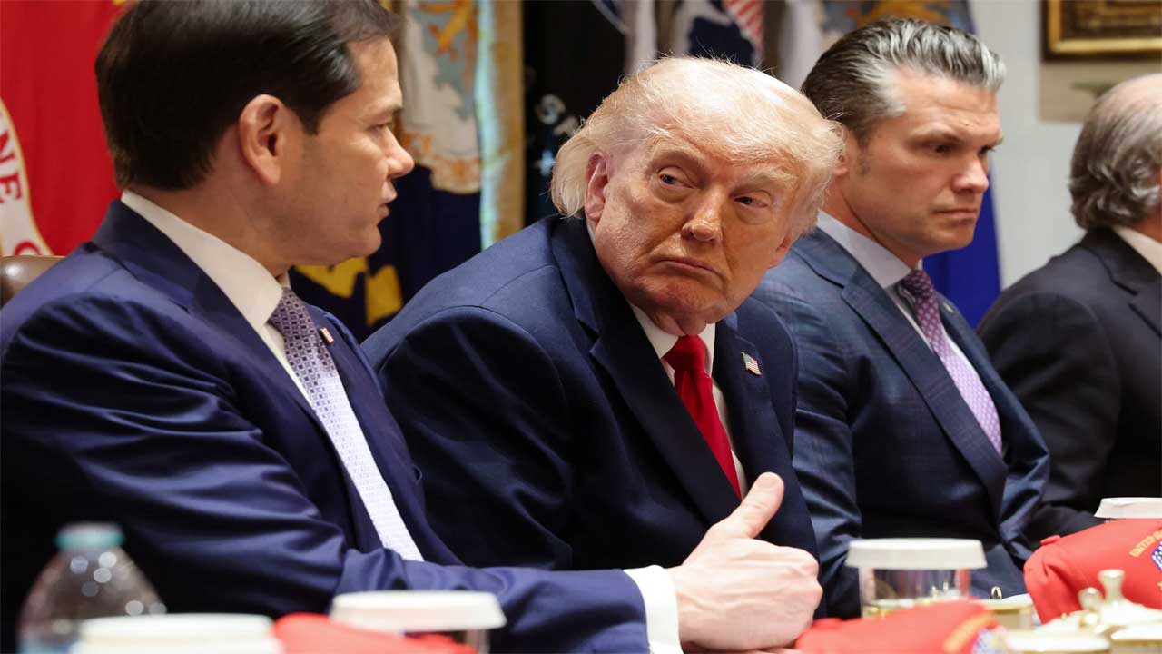 Trump: వైట్‌హౌస్ సిట్యుయేషన్ రూమ్‌లో కీలక భేటీ.. శాంతి ఒప్పందంపై తేల్చేయనున్న ట్రంప్