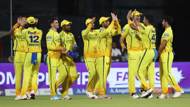 MI Vs CSK: నిప్పులు చెరిగిన చెన్నై బౌలర్లు.. పెవిలియన్‌కు క్యూ కట్టిన ముంబై బ్యాటర్స్.. టార్గెట్ ఎంతంటే..