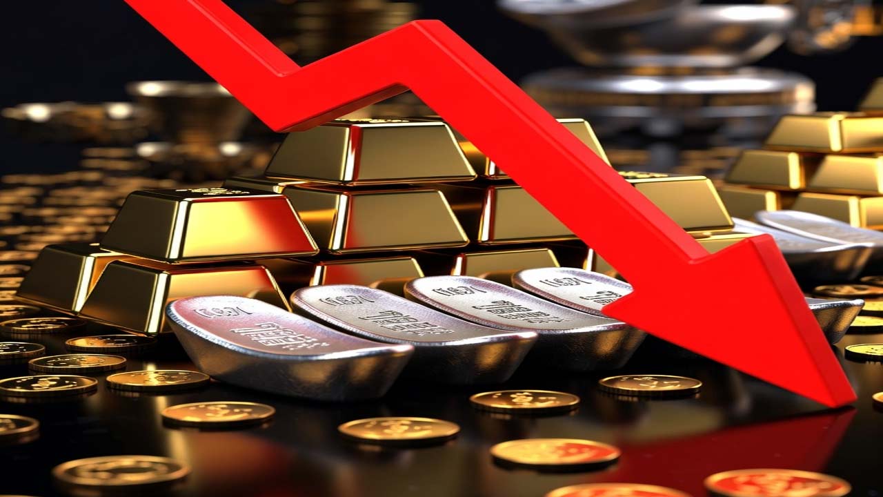 Gold and Silver Rates: కమింగ్ డౌన్.. నేడు మళ్లీ పతనమైన గోల్డ్, సిల్వర్ ధరలు..