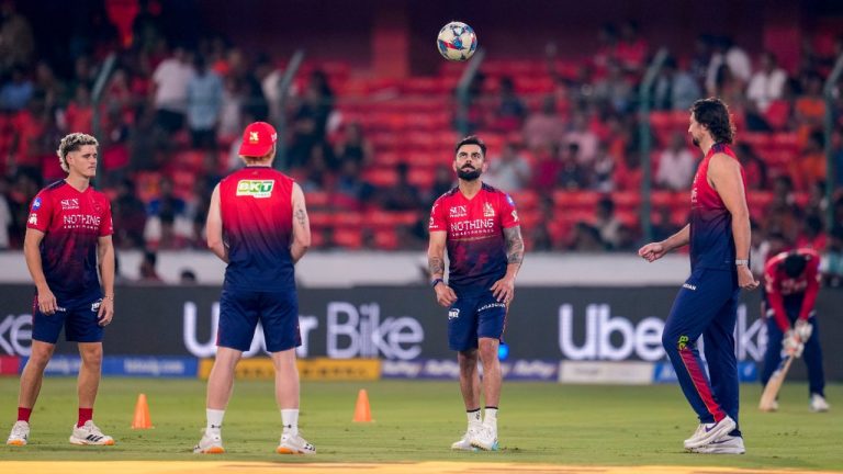 RCB: ప్లేఆఫ్స్ ముందు ఆర్సీబీకి బిగ్ షాక్.. స్టార్ బ్యాటర్ సీజన్‌ మొత్తానికి దూరం