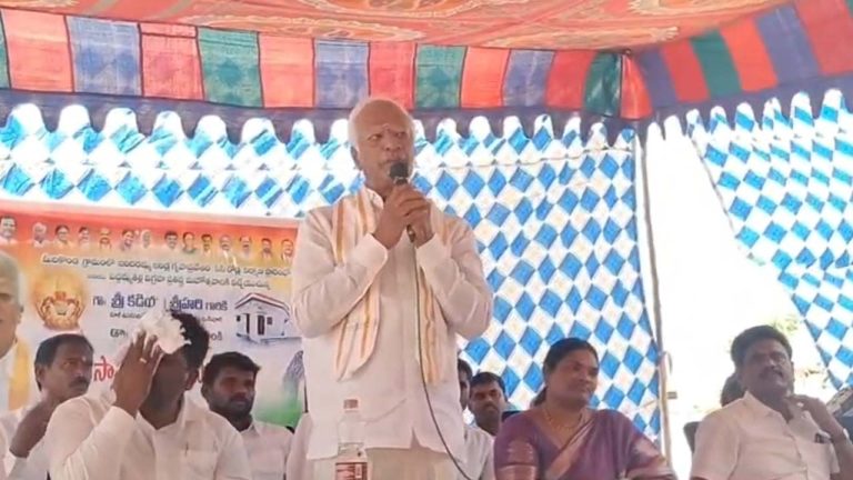 Kadiyam Srihari: కేసీఆర్‌పై కడియం శ్రీహరి సంచలన వ్యాఖ్యలు.. వరంగల్‌ జిల్లాను 6 ముక్కలు చేసి ఆగమాగం చేశారంటూ..