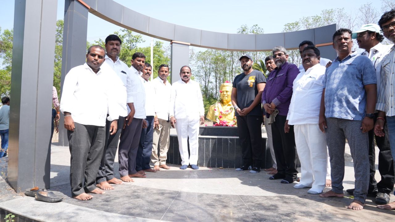 Manchu Manoj: ఇచ్చిన మాట నిలబెట్టుకున్న మంచు మనోజ్.. దాసరి సమాధిని శుభ్రం చేసిన హీరో.!