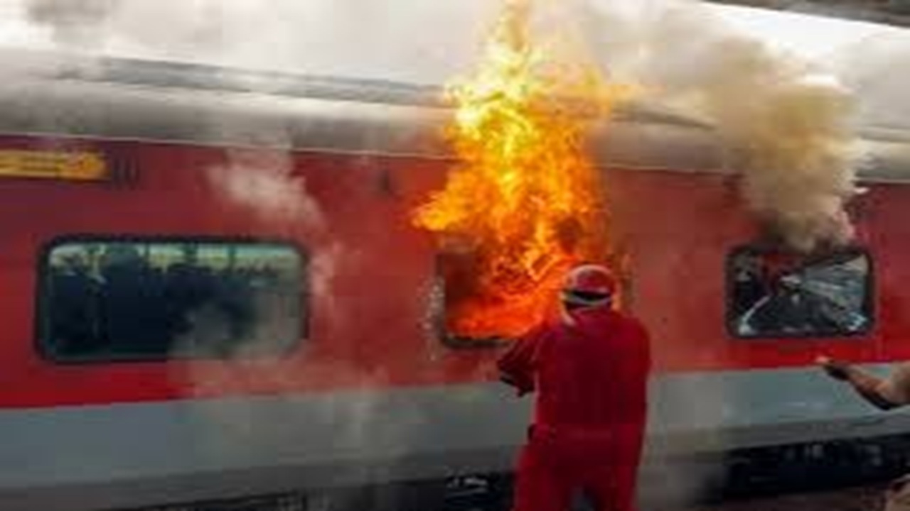 nampally railway station fire jaipur express coaches burnt
