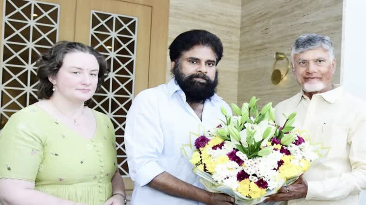 CM Chandrababu Naidu: పవన్ కళ్యాణ్ నివాసానికి సీఎం చంద్రబాబు.. హెల్త్ అప్‌డేట్ ఇచ్చిన డిప్యూటీ సీఎం!