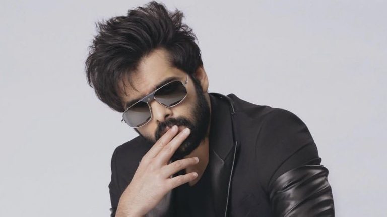 Hero to Turn Director : హిట్టు కోసం తానే దర్శకత్వం చేసుకుంటున్న హీరో