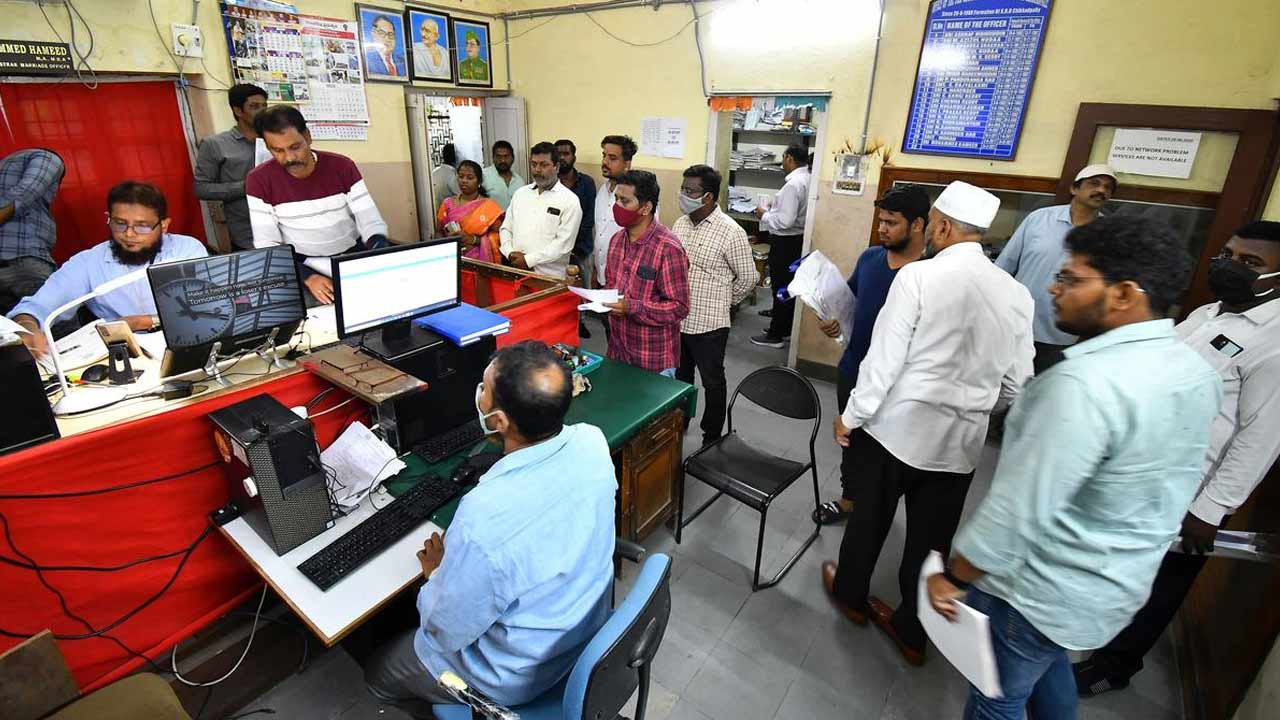 Extends Working Hours : తెలంగాణ ప్రజలకు ఊరట.. ఈ కార్యాలయాల్లో పెరిగిన పనివేళలు