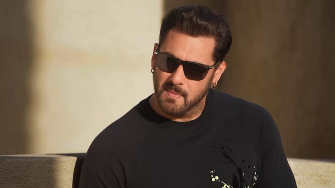salman khan emotional cries after receiving gift from school children