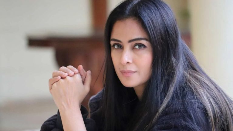 Simran: బాలీవుడ్ చీకటి కోణాలను బయటపెట్టిన సిమ్రాన్..