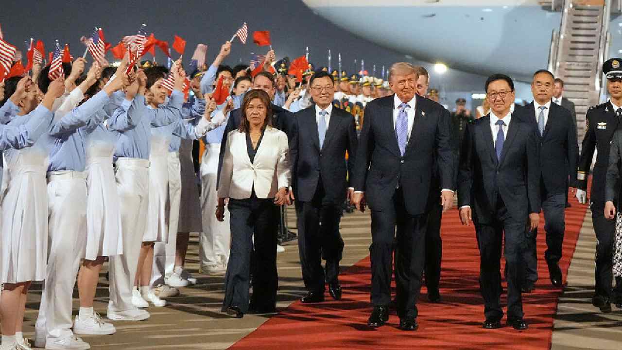 Trump China Visit: చైనాను అస్సలు నమ్మని ట్రంప్.. చెత్త బుట్టలోకి చైనీస్ గిఫ్ట్స్..