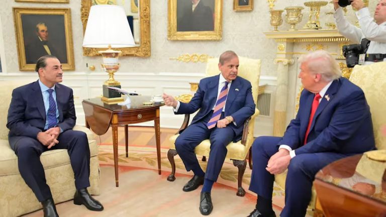 Trump: భారత్ దెబ్బకు భయపడి అమెరికా కాళ్లబేరానికి పాక్.. ఆపరేషన్ సిందూర్ సీజ్‌ఫైర్‌పై ట్రంప్ సంచలన ప్రకటన..