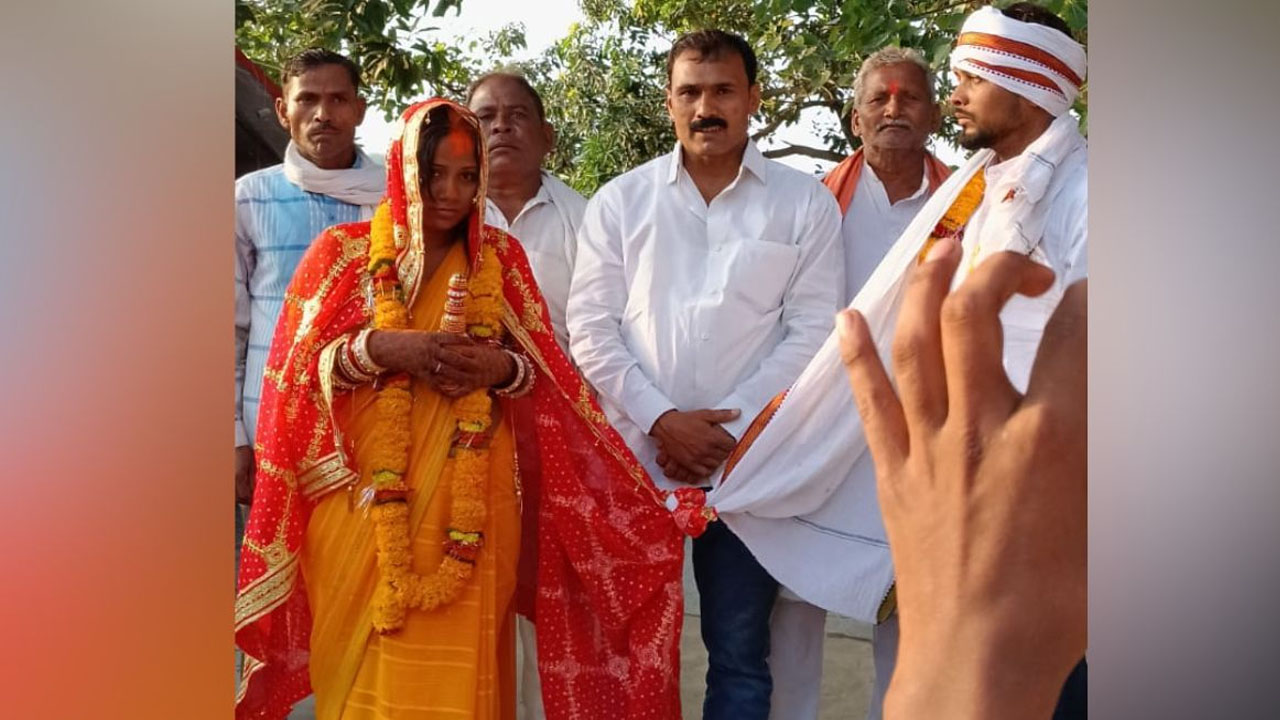 Wedding Drama: వరమాల వేసే టైమ్‌లో ట్విస్ట్.. మండపం నుంచి ప్రియుడి వద్దకు పరుగెత్తిన వధువు.. కట్‌చేస్తే..