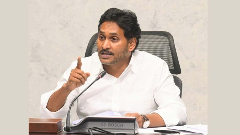 YS.Jagan: మెగా డీఎస్సీనా? దగా డీఎస్సీనా? చంద్రబాబు ప్రభుత్వాన్ని ప్రశ్నించిన జగన్