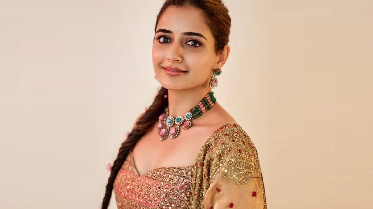 Peddi Controversy : హీరోయిన్లను బ్లేమ్ చేయకండి… చేసేదంతా దర్శకులే… ‘పెద్ది’ వివాదంపై నాగ్ హీరోయిన్ రియాక్షన్