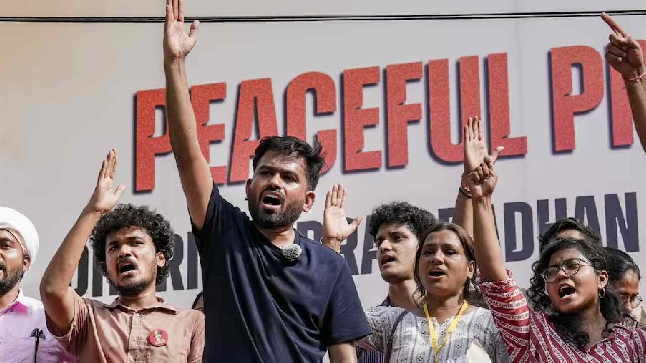 abhijeet dipke refuses to leave protest site after delhi police deny extension
