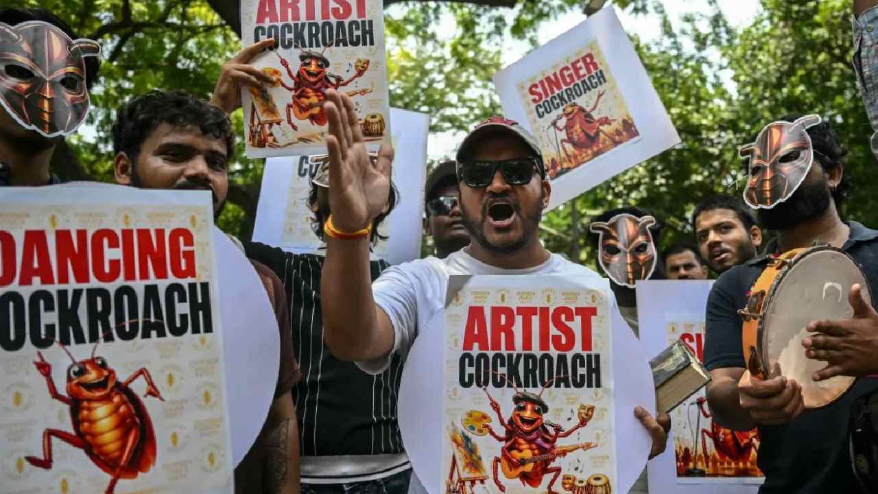 cockroach janta party jantar mantar protest low turnout