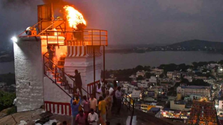 Deepam Row: తిరుప్పరంకుండ్రం దీపం వివాదం.. సుప్రీంకోర్టుకు విజయ్ సర్కార్..