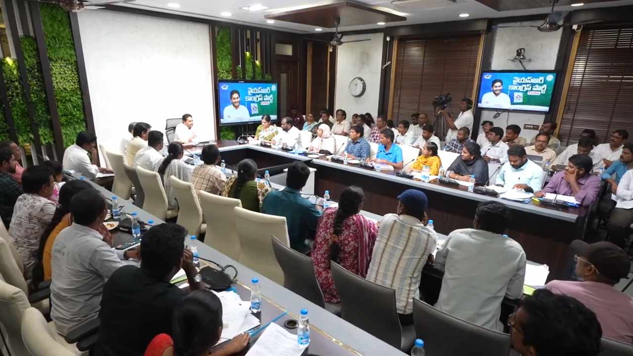 dsc candidates meet ys jagan allege irregularities in teacher recruitment process