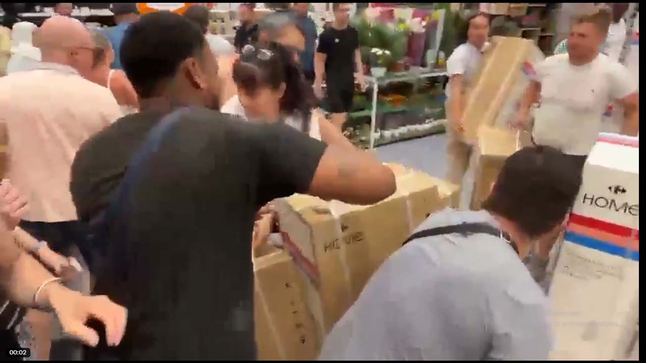 france heatwave shoppers rush to buy air conditioners amid record temperatures