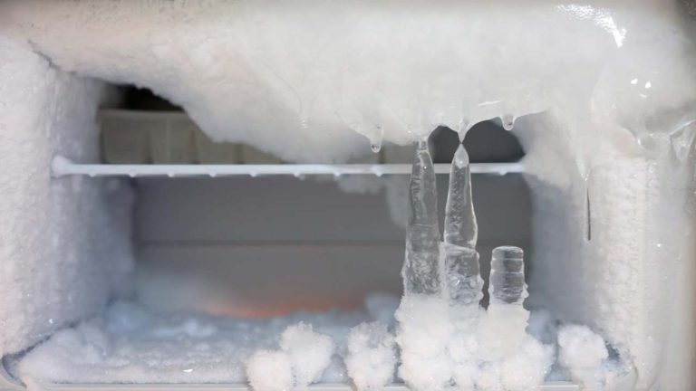 Freezer Cleaning Hacks: ఫ్రీజర్‌లో ఐస్ పేరుకుపోతోందా.? ఈ ట్రిక్స్‌తో నిమిషాల్లో క్లీన్.!
