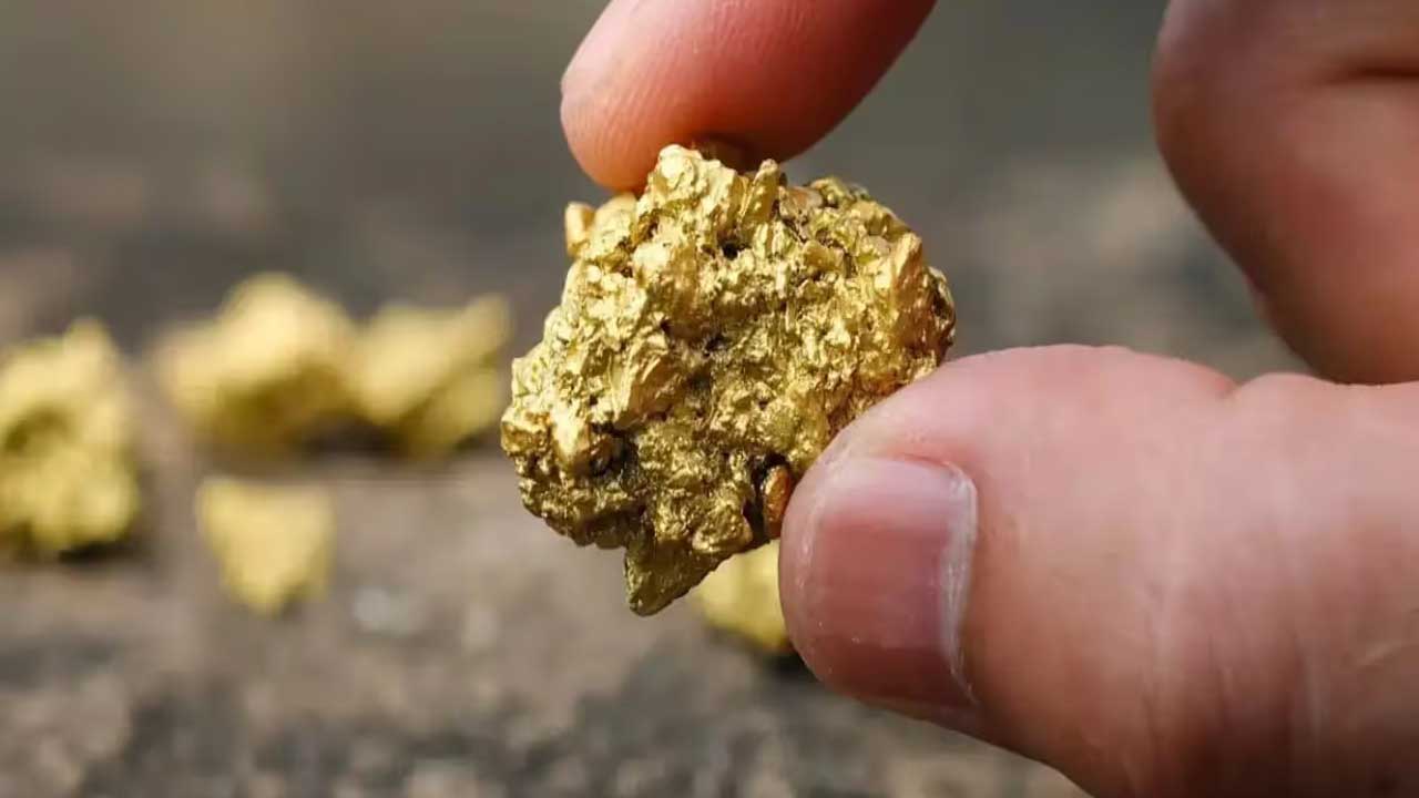 mount erebus antarctica volcano spews gold dust daily