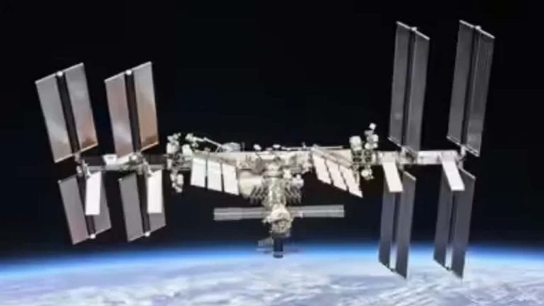 ISS Air Leak: అంతరిక్షంలో ఆందోళన.. అంతర్జాతీయ అంతరిక్ష కేంద్రంలో గాలి లీక్ కలకలం