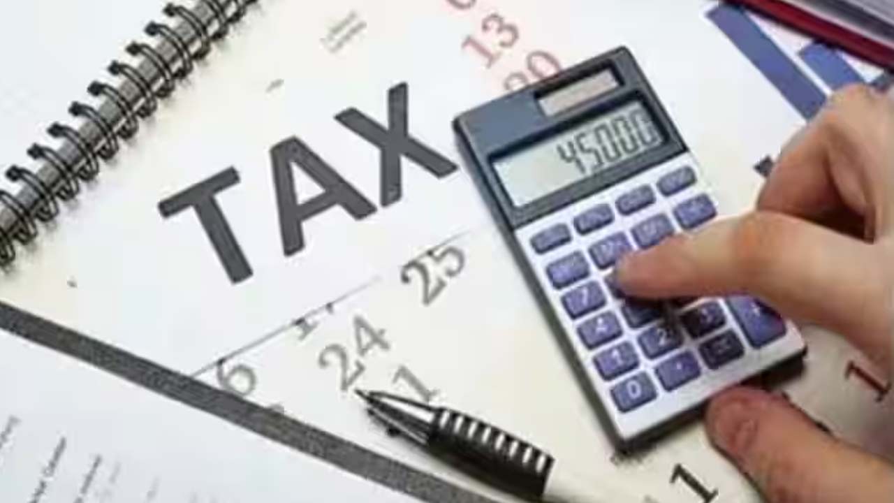 cash deposit over rs10 lakh in bank account heres when you may get an income tax notice