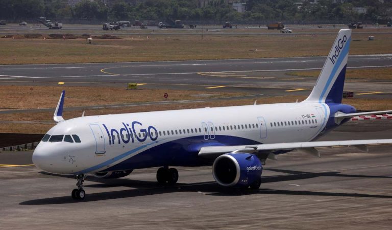 IndiGo Flight : వాతావరణం దెబ్బకు ఇండిగో విమానం డైవర్ట్.. రాజమండ్రిలో ఎమర్జెన్సీ ల్యాండింగ్.!