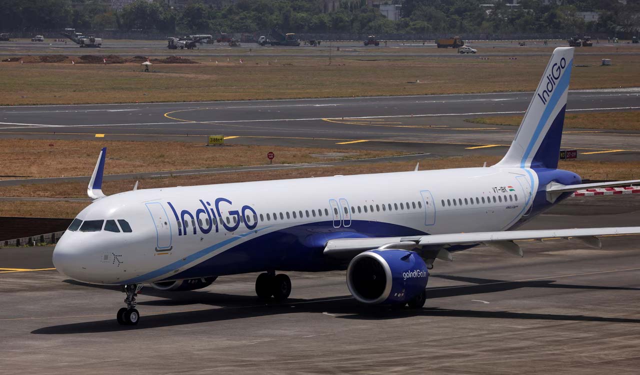 indigo flight emergency landing rajahmundry due to bad weather