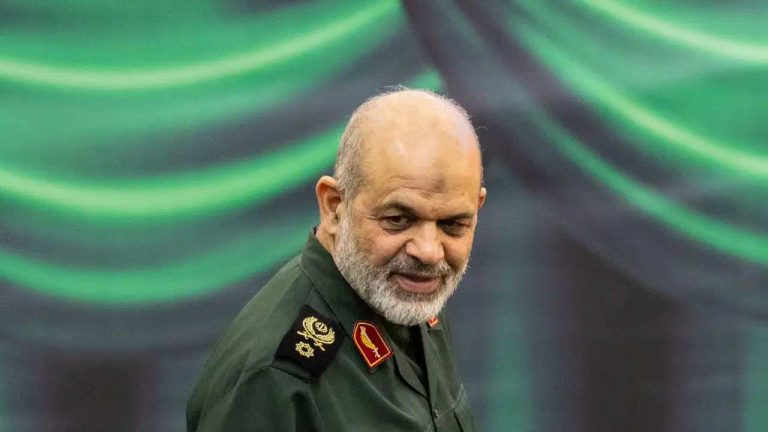 Iran Military Power: అమెరికానే వణికించేలా ఇరాన్ మిలిటరీ పవర్‌.. 2,100 క్షిపణులు, వేలాది డ్రోన్లతో యుద్ధానికి సై!