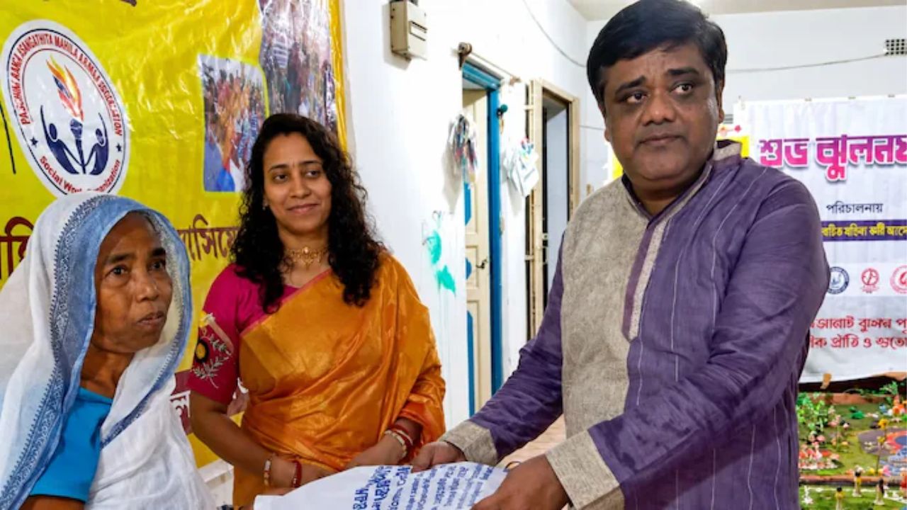 Kundu couple:  దీదీ తృణమూల్‌ను తుత్తునకలు చేసిన కుందు దంపతులు? ఒక సాదాసీదా పార్టీని లోక్‌సభలోనే కింగ్ మేకర్‌గా ఎలా మార్చారు!