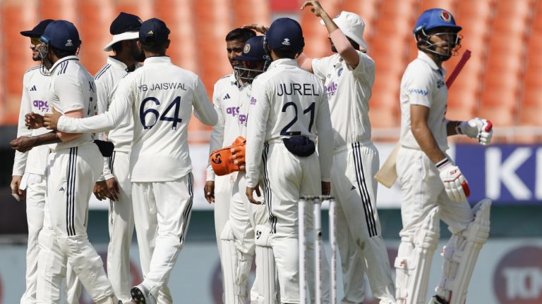 IND vs AFG Test: షాకింగ్.. మూఢనమ్మకంతో స్టేడియం నుంచి వెళ్లిపోయిన టీమిండియా క్రికెటర్ ఫ్యామిలీ!