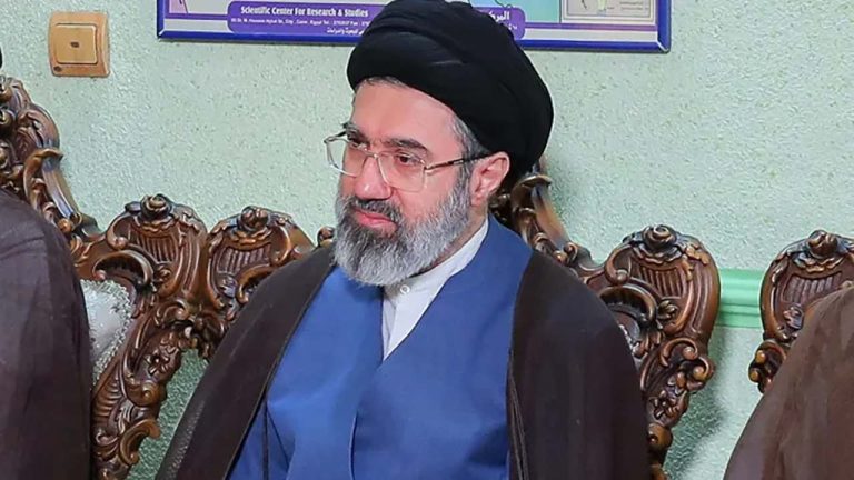Mojtaba Khamenei: శత్రువుల కుట్రలపై అప్రమత్తంగా ఉండాలి.. ఇరానీయులకు మొజ్తబా ఖమేనీ సందేశం