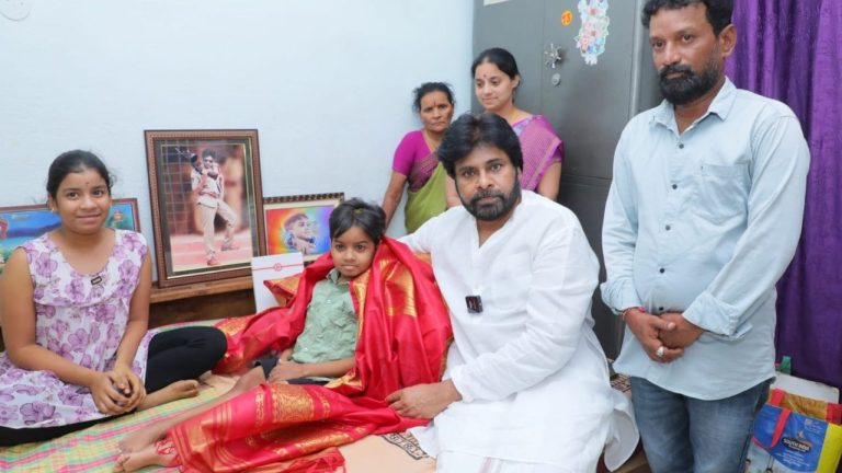 Pawan Kalyan: అభిమాని కష్టంలో ఉన్నాడని తెలిసి ఇంటికే వెళ్లిన పవన్ కళ్యాణ్.. కుటుంబానికి భరోసా!