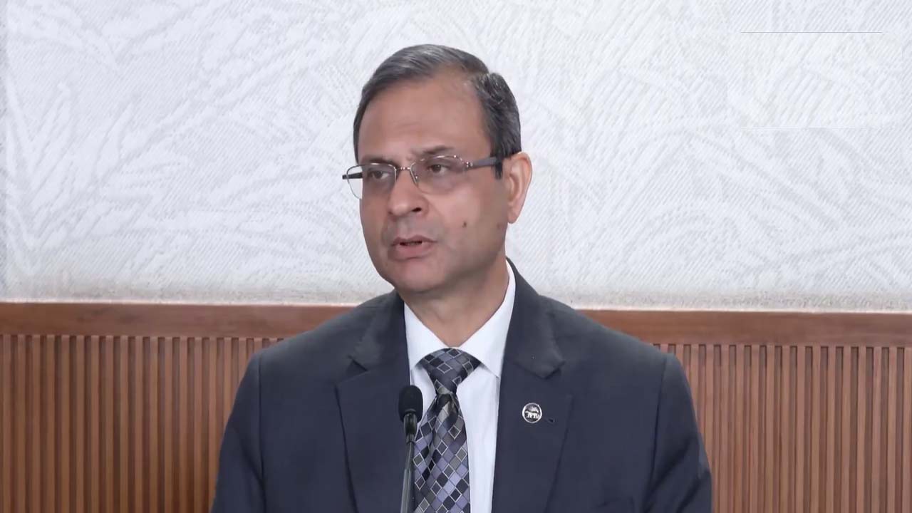rbi governor sanjay malhotra india economy remains strong amid global crisis