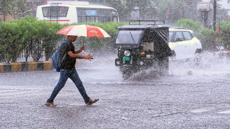 AP Weather Alert: ఏపీలో భారీ వర్షాల హెచ్చరిక.. పల్నాడు సహా 7 జిల్లాలకు అలర్ట్