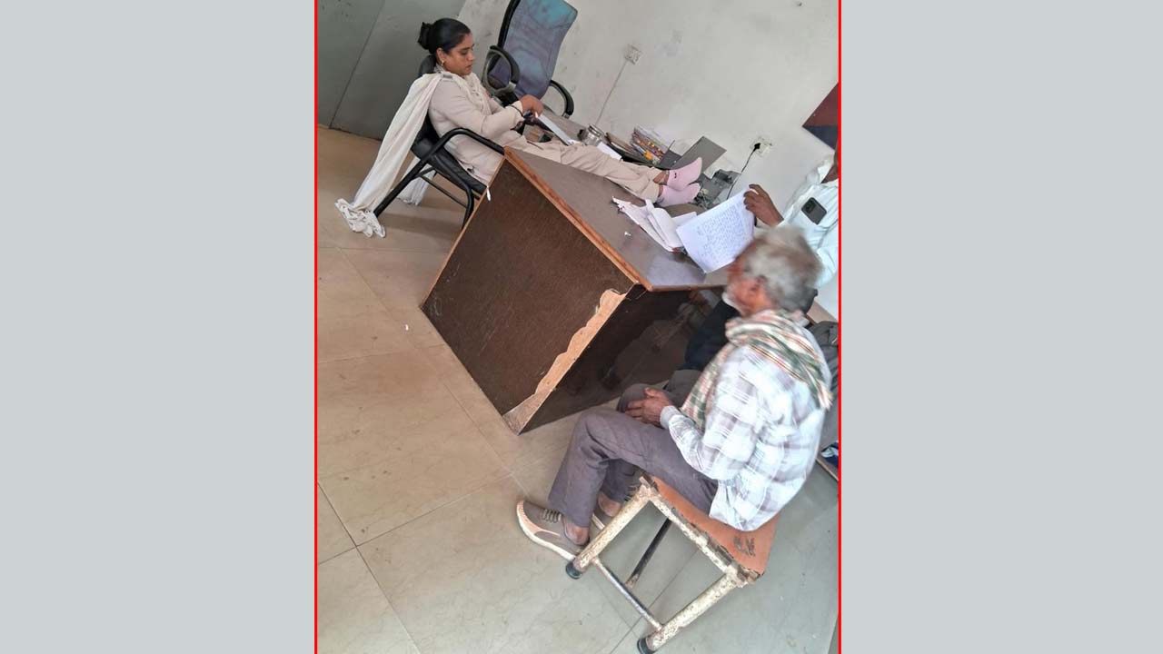 rajasthan police take action after constable viral photo with elderly complainant