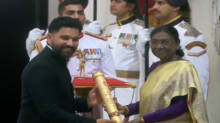 Rohit Sharma: పద్మశ్రీ అవార్డు అందుకున్న రోహిత్ శర్మ.. 19 ఏళ్ల క్రితం ఇదే రోజున ఏం జరిగిందో తెలుసా..