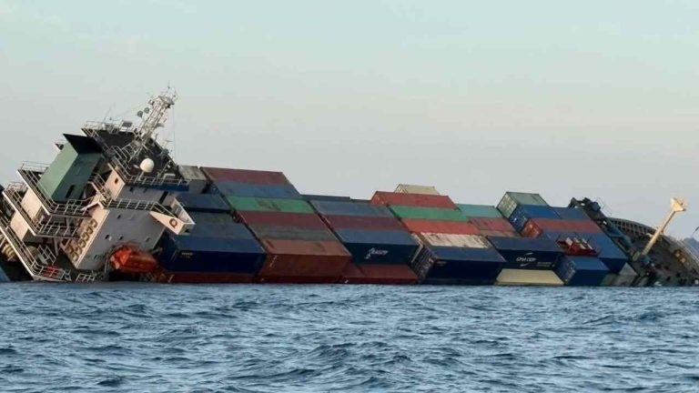 Ship sink: ఒమన్ తీరంలో మునిగిన షిప్.. 14 మంది భారతీయులకు తప్పిన ప్రమాదం..