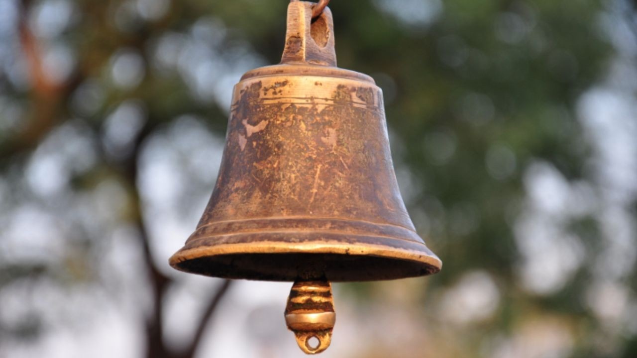 Spirituality: ప్రతి ఆలయంలో గంట ఎందుకు ఉంటుంది? అసలు రహస్యం తెలిస్తే ఆశ్చర్యపోతారు!